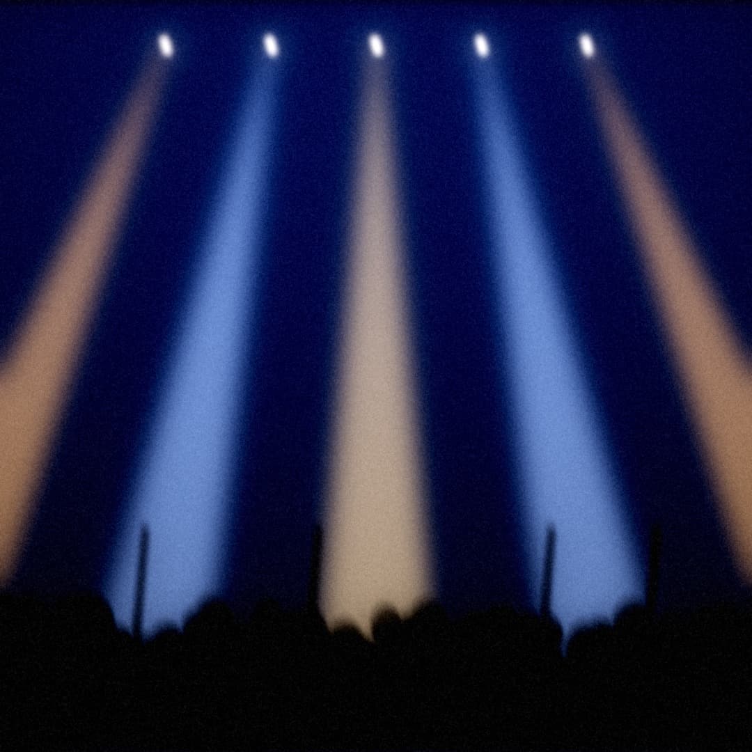 Faisceaux de projecteurs au-dessus de la foule d'un concert